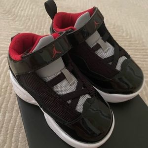 NWT. Nike Jordan Max Aura 2. Size 5.